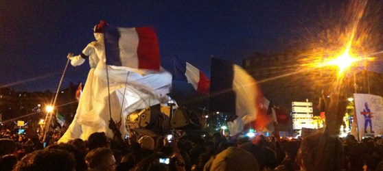 marionnette drapeau paris 11 janvier 2015